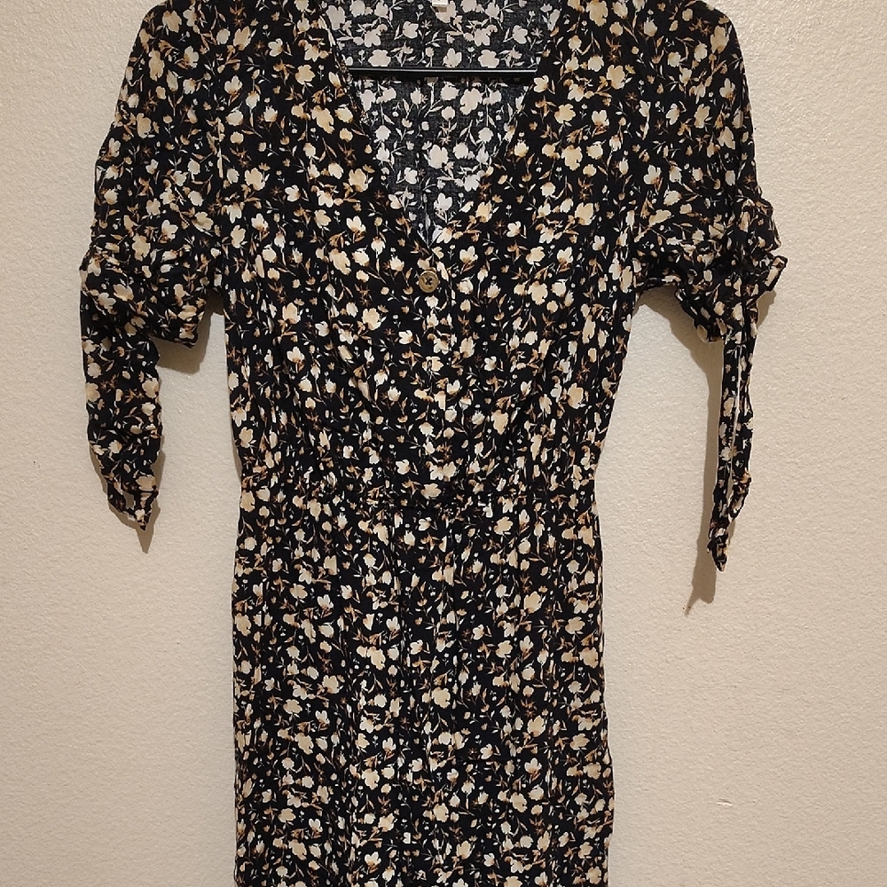 Black and White Sheath Dress with Puff Sleeves